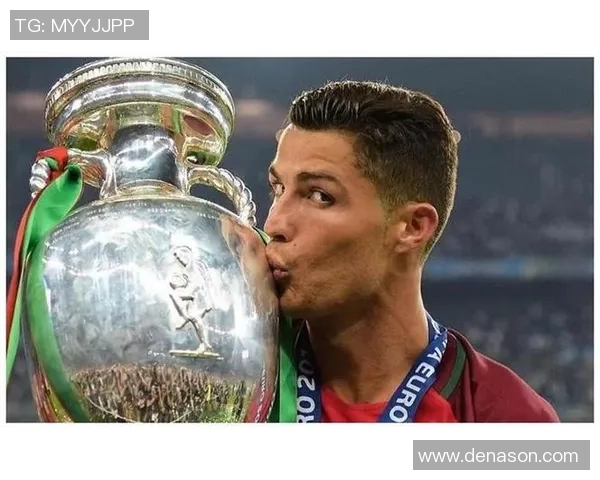 足球卡片抽奖惊喜 获得C罗限量版卡片成就传奇收藏